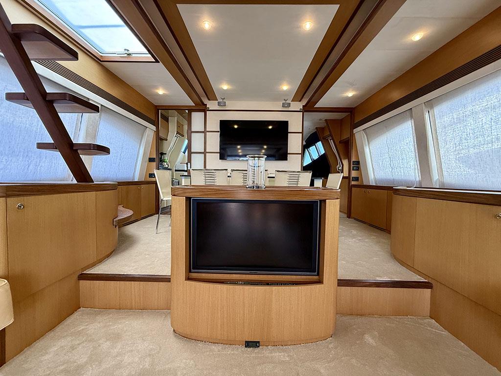 2005 FERRETTI YACHTS 731 
